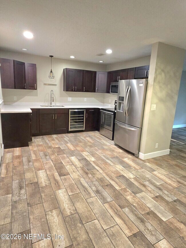 Building Photo - 615 Luna Ct