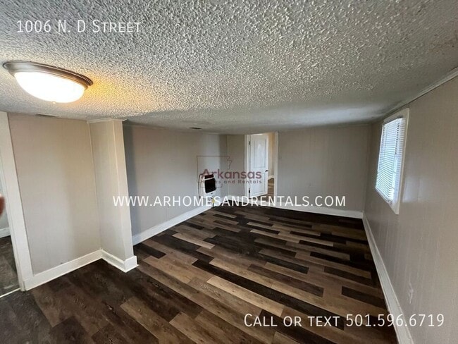 Building Photo - 1006 N. D Street-