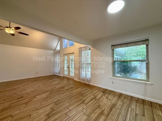 Building Photo - 7007 Holiday Hill Ct