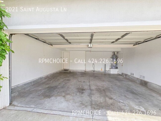 Building Photo - 2021 St Augusta Ln
