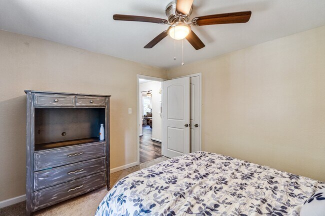 Building Photo - 6040 Airway Ln