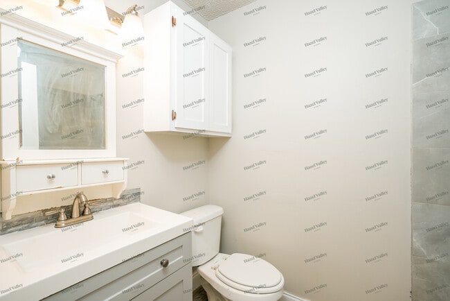 Building Photo - 13808 E 32nd Pl