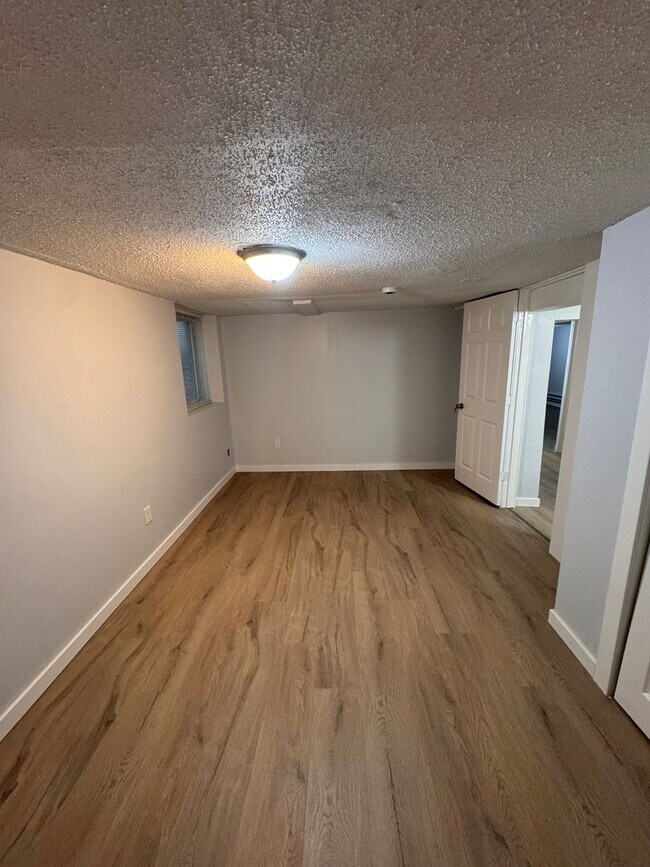 Building Photo - 1429-1431 Knox Ave N