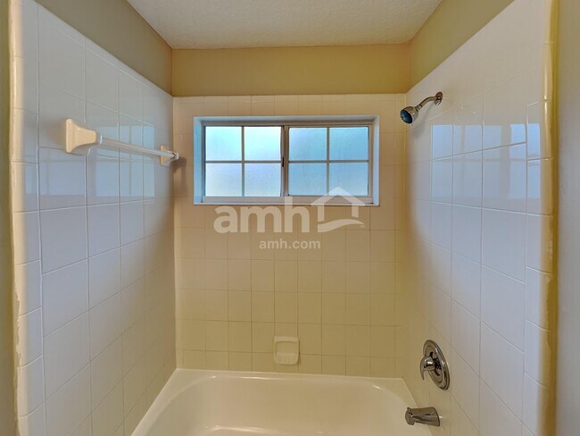 Building Photo - 1943 Wages Way S