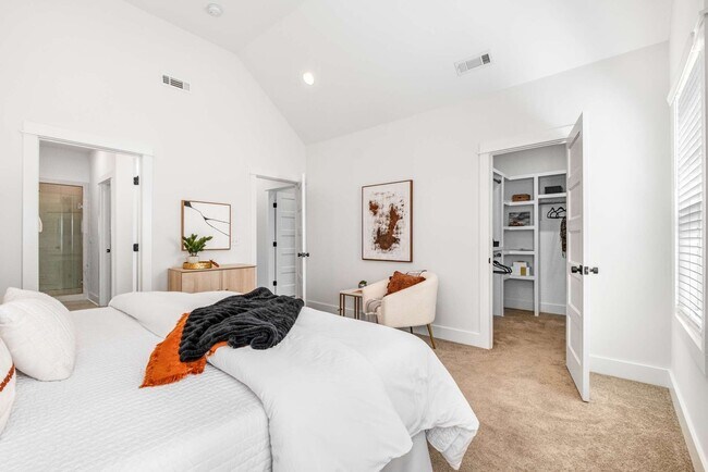 Building Photo - 6121 Neighborly Ave