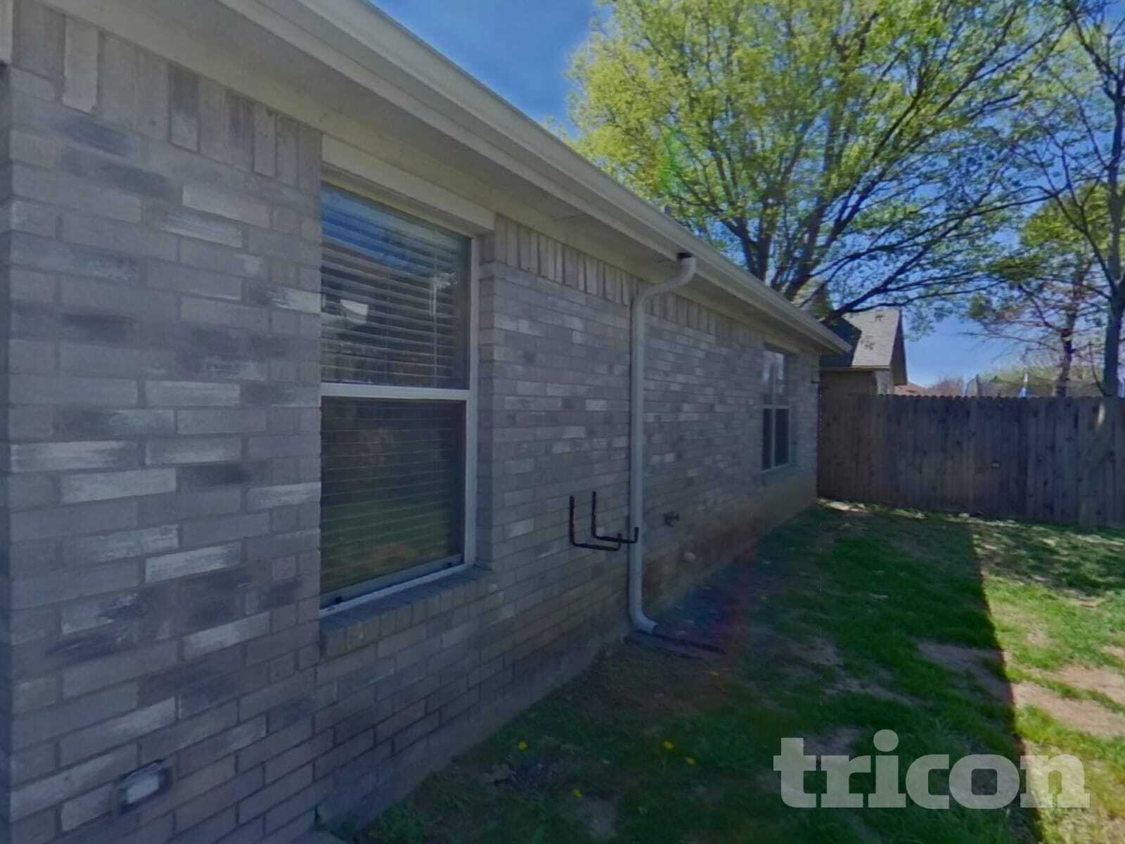 Building Photo - 10100 Chapel Oak Trail