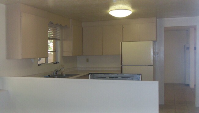 Building Photo - 3112 Colorado St NE