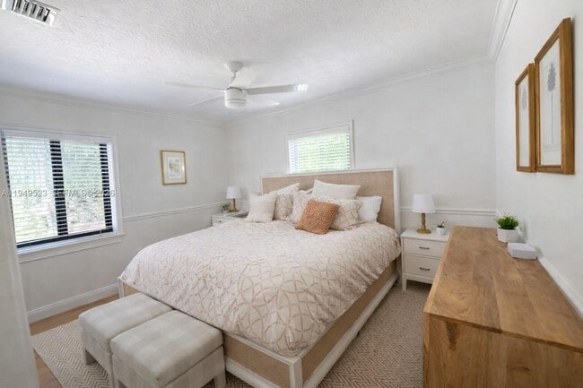 Building Photo - 5827 SW 29th St