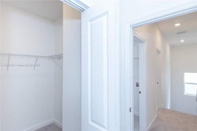 Building Photo - 2636 SE 8th Ct