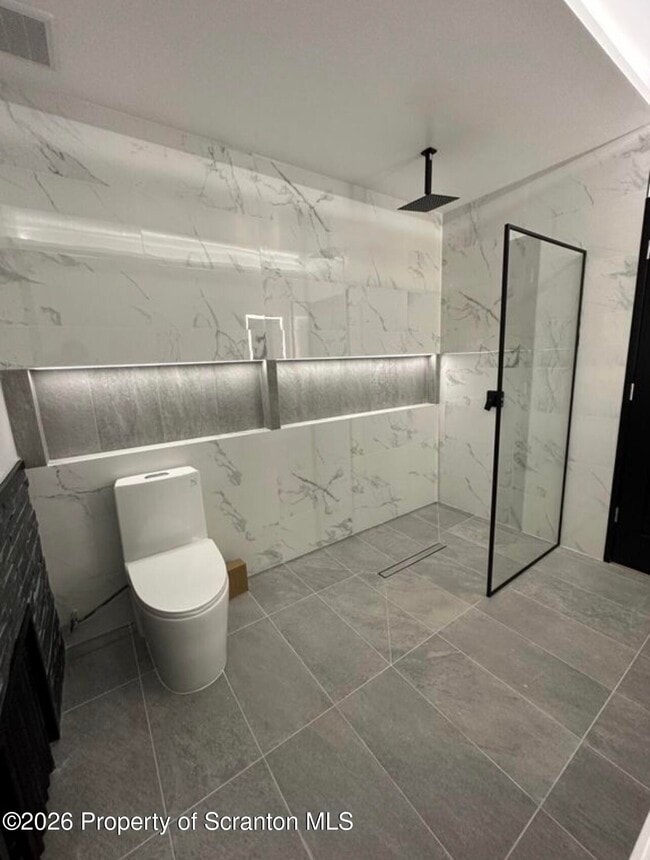 Building Photo - 200 Oak St