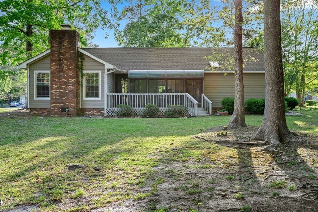 Building Photo - Charming 3-Bedroom Retreat with 2 Full Bat...