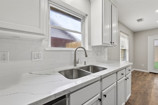 Building Photo - 21519 Sapphire Ct