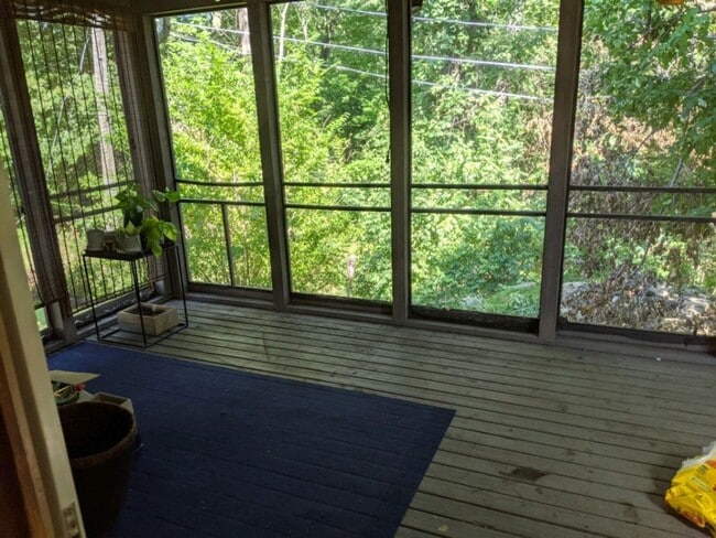 Building Photo - 3 bedroom home