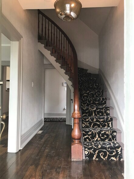 Entrance hallway, - 628 S 3rd St