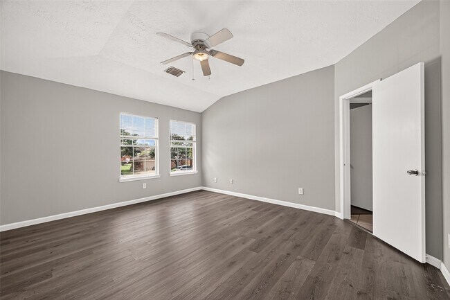 Building Photo - 19451 Nasworthy Dr