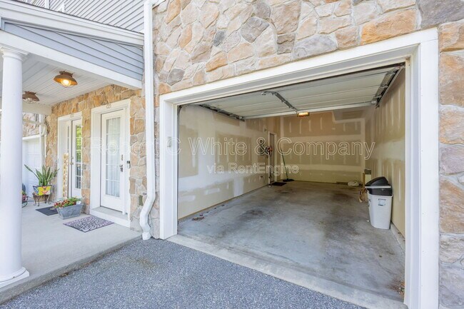 Building Photo - 28 Armstrong Rd