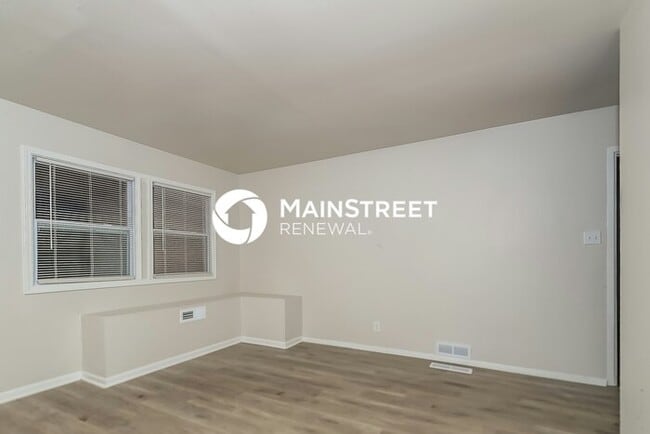 Building Photo - 3 Bedroom Pet-Friendly Home in Indianapolis, IN with Main Street Renewal