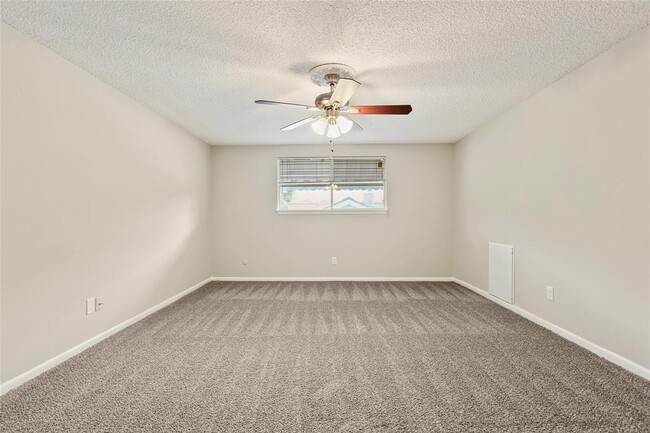 Building Photo - 12039 Sturdivant St
