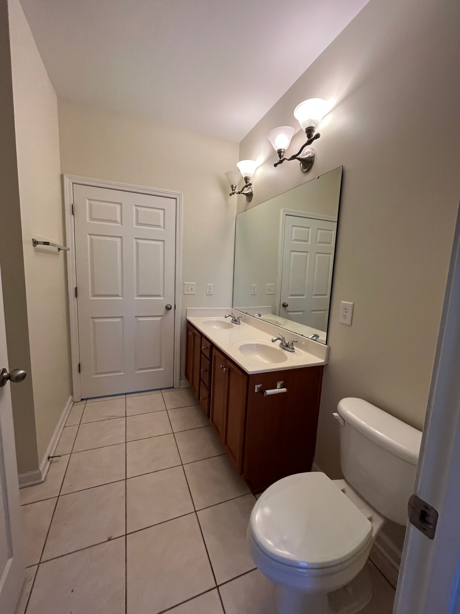 Building Photo - 616 Marshtree Ln