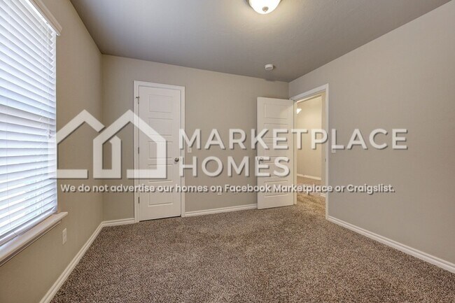 Building Photo - 3914 Wiltshire Dr