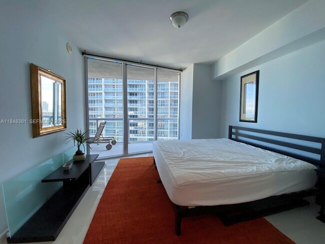 Building Photo - 475 Brickell Ave