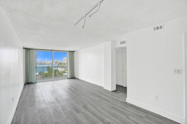 Building Photo - 2841 NE 163rd St