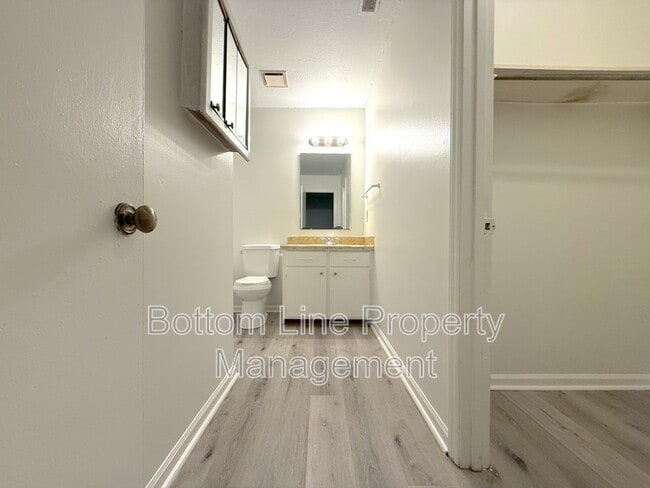 Building Photo - 5522 Great Wagon Rd
