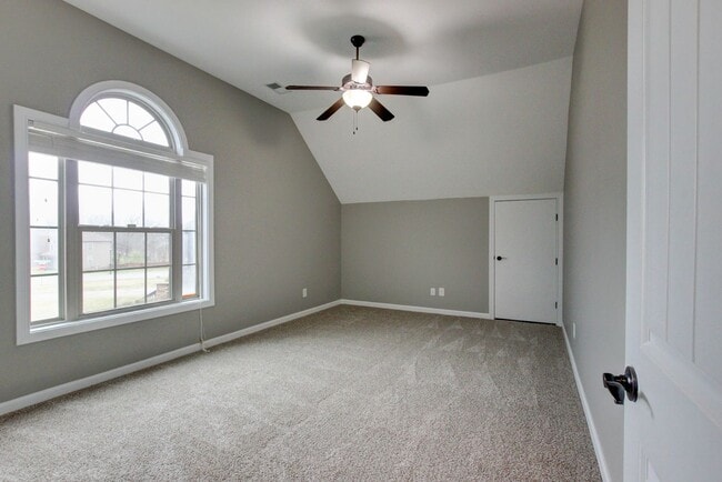 Building Photo - Executive Home on Cul de sac off exit 8.  Hurry.