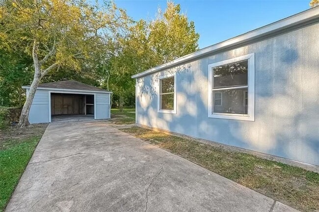 Building Photo - 515 Bluebonnet Dr