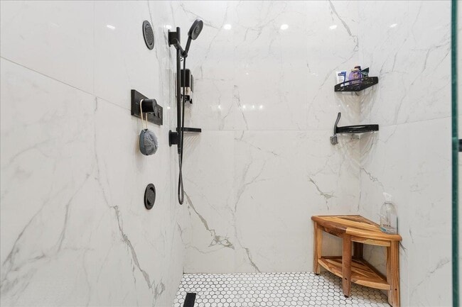 Building Photo - 285 Terrace Ave