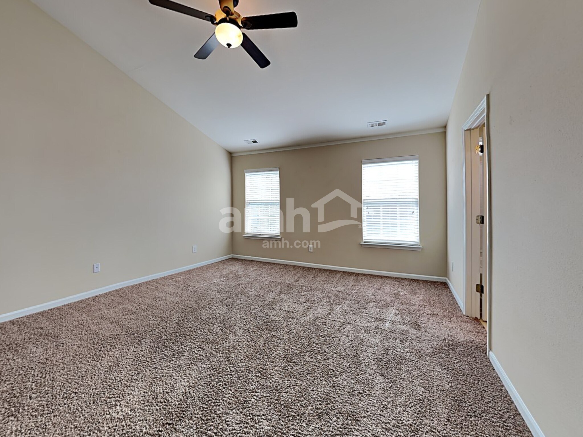 Building Photo - 2528 Ingleside Dr