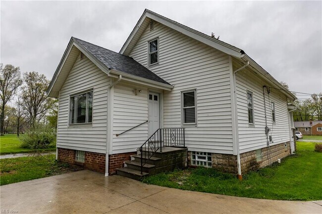 Building Photo - 6813 Columbia Rd