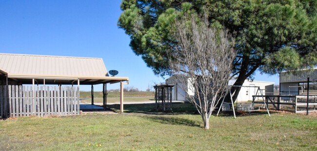 Building Photo - 2 Bedroom 2 Bath Country home in Chico