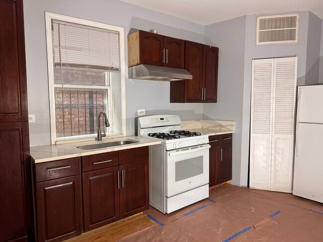 Building Photo - 5323 S Damen Ave