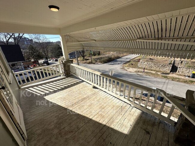 Building Photo - 2947 York St