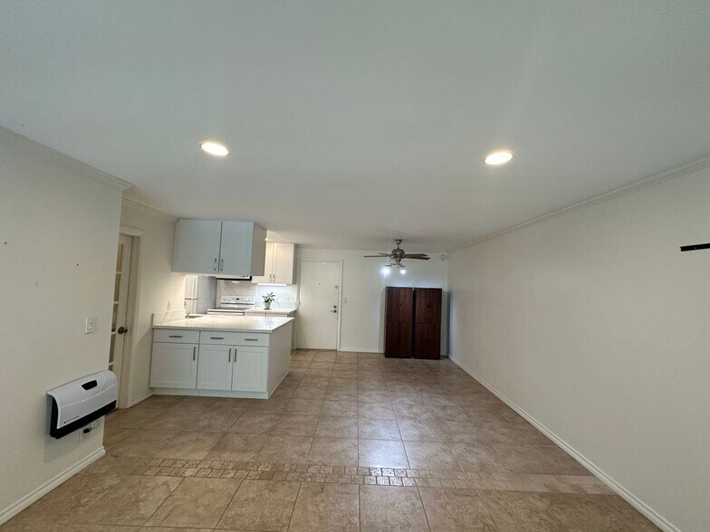 Building Photo - 7777 W 91st St