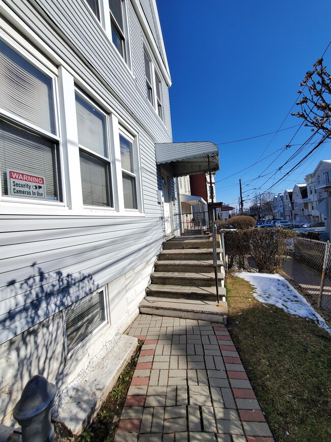 Building Photo - 136 Myrtle Ave