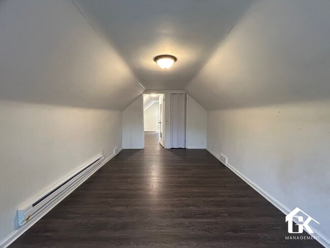 Building Photo - 3 Bed 1 Bath Eastside Home Available - Near St John Moross!
