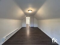 Building Photo - 3 Bed 1 Bath Eastside Home Available - Near St John Moross!