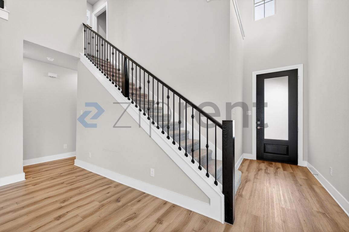 Building Photo - Unit