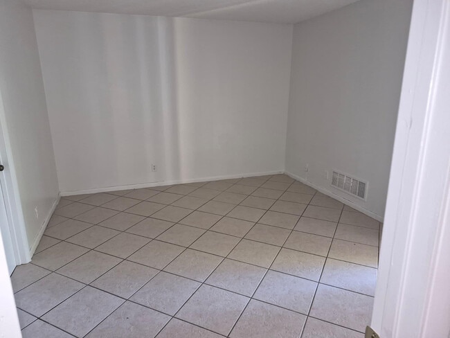 Building Photo - 2966 Coral Springs Dr