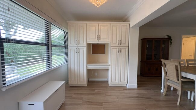 Building Photo - 9900 Chestnut Tree Terrace