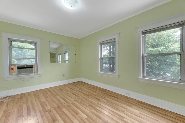 Building Photo - 31 Chestnut St