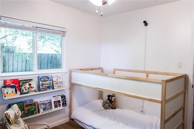 Building Photo - 8101 Logwood Dr