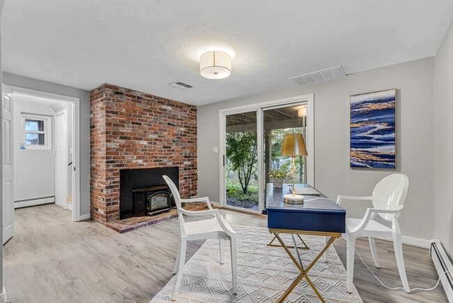 Building Photo - 2 Clover Hill Rd