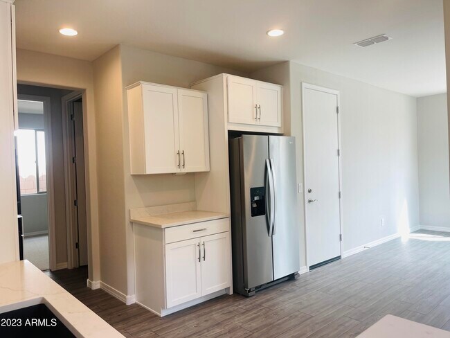 Building Photo - 1561 Sabel Ct