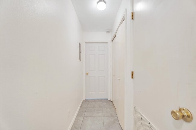 Building Photo - 823 Witherspoon Loop