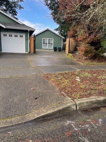 Building Photo - 5938 Danials Loop SE