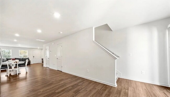 Building Photo - 127 Villa Ln