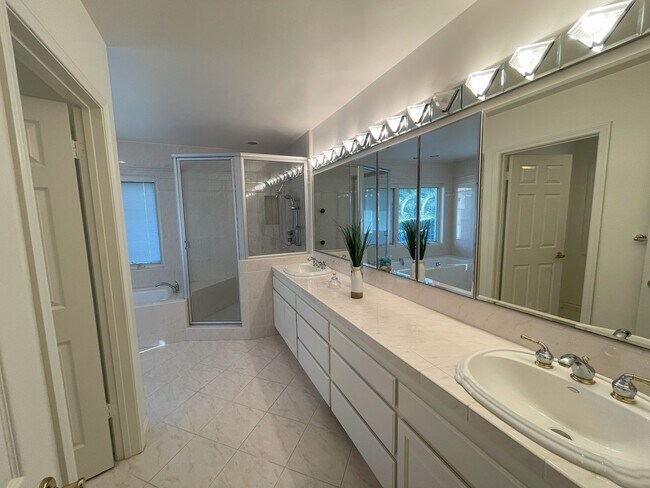 Building Photo - Beautiful Ranch Style House in Rancho Bernardo